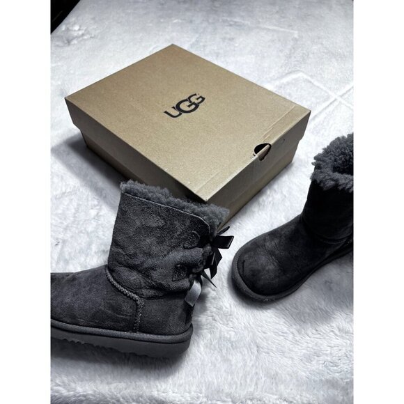 UGG Bailey Bow II grey boot kids girl size 1 - Picture 3 of 7